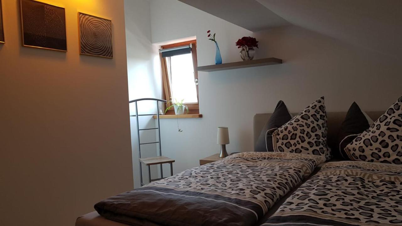 Kleine Gemuetliche Mansardenwohnung Im Suedosten Muenchens Assling Extérieur photo