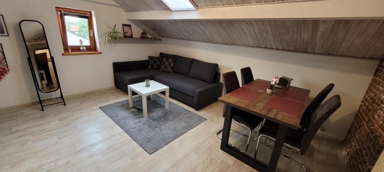 Kleine Gemuetliche Mansardenwohnung Im Suedosten Muenchens Assling Extérieur photo
